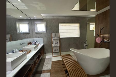 Casa de condomínio à venda com 1200m², 6 quartos e 7 vagasBanheiro da Suíte 2