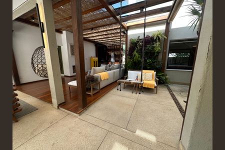 Casa de condomínio à venda com 1200m², 6 quartos e 7 vagasVaranda