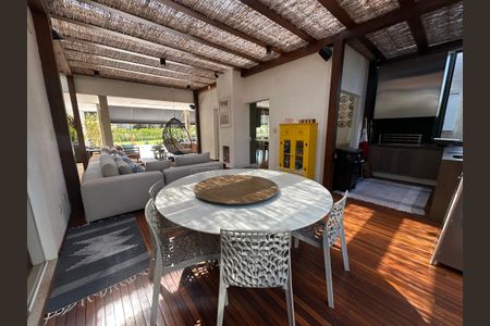 Casa de condomínio à venda com 1200m², 6 quartos e 7 vagasVaranda