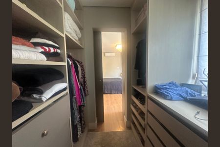 Casa de condomínio à venda com 1200m², 6 quartos e 7 vagasCloset da suíte 3