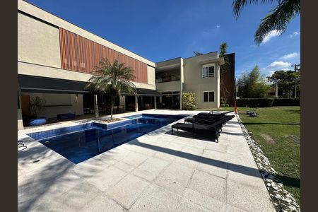 Casa de condomínio à venda com 1200m², 6 quartos e 7 vagasPiscina