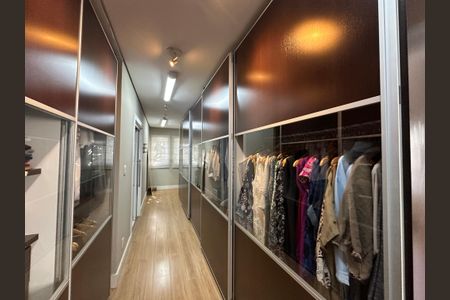 Casa de condomínio à venda com 1200m², 6 quartos e 7 vagasCloset da suíte 2