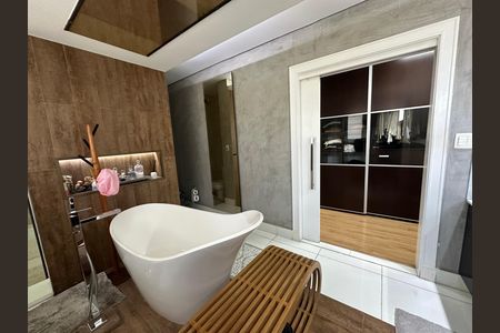 Casa de condomínio à venda com 1200m², 6 quartos e 7 vagasBanheiro da Suíte 2