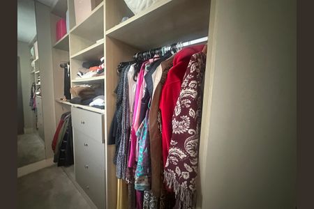 Casa de condomínio à venda com 1200m², 6 quartos e 7 vagasCloset da suíte 3