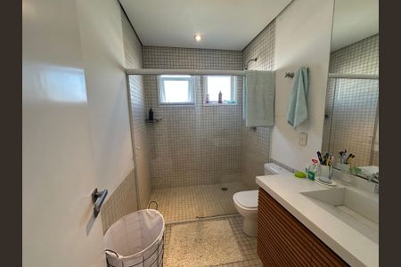 Casa de condomínio à venda com 1200m², 6 quartos e 7 vagasBanheiro da Suíte 1