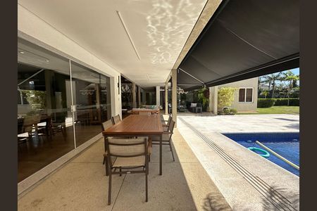 Casa de condomínio à venda com 1200m², 6 quartos e 7 vagasVaranda