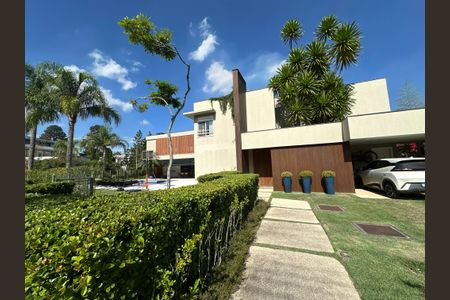 Casa de condomínio à venda com 1200m², 6 quartos e 7 vagasFachada