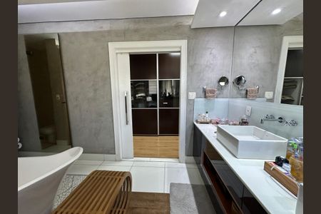 Casa de condomínio à venda com 1200m², 6 quartos e 7 vagasBanheiro da Suíte 2