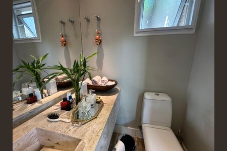Casa de condomínio à venda com 1200m², 6 quartos e 7 vagasLavabo