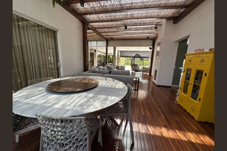Casa de condomínio à venda com 1200m², 6 quartos e 7 vagasVaranda