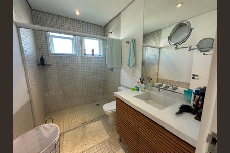 Casa de condomínio à venda com 1200m², 6 quartos e 7 vagasBanheiro da Suíte 1