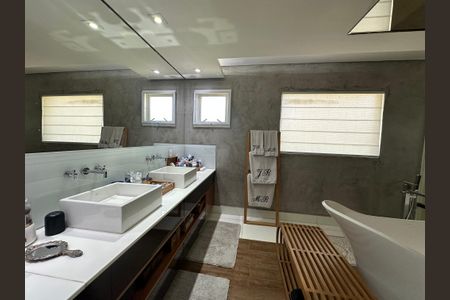 Casa de condomínio à venda com 1200m², 6 quartos e 7 vagasBanheiro da Suíte 2