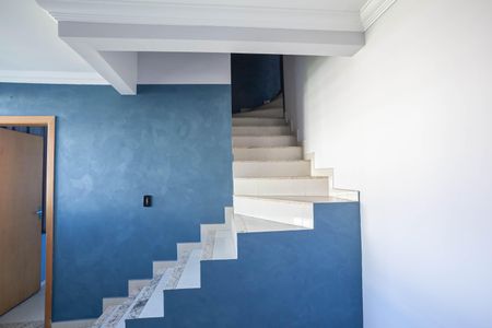Apartamento para alugar com 142m², 3 quartos e 1 vaga Apartamento para alugar com 142m², 3 quartos e 1 vagaEscada
