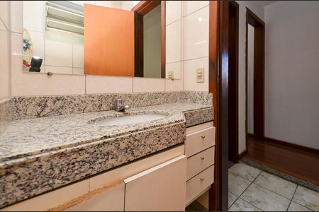 Casa à venda com 219m², 3 quartos e 2 vagasBanheiro Social