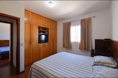 Casa à venda com 219m², 3 quartos e 2 vagasSuíte
