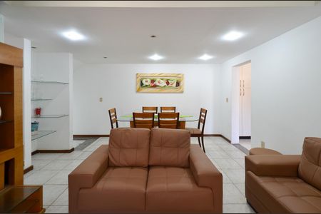 Casa à venda com 219m², 3 quartos e 2 vagasSala Ambientes