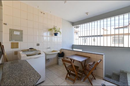 Casa à venda com 219m², 3 quartos e 2 vagasÁrea de Serviço