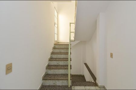 Casa à venda com 219m², 3 quartos e 2 vagasEscada