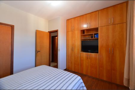 Casa à venda com 219m², 3 quartos e 2 vagasSuíte