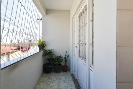 Casa à venda com 219m², 3 quartos e 2 vagasVaranda