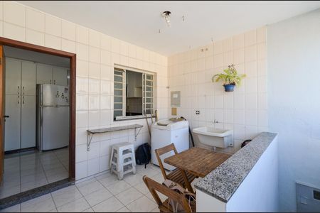 Casa à venda com 219m², 3 quartos e 2 vagasÁrea de Serviço
