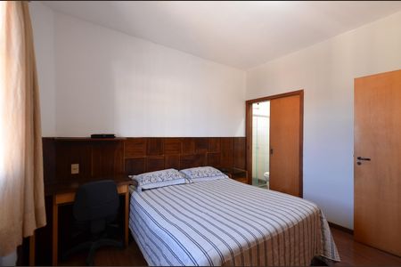 Casa à venda com 219m², 3 quartos e 2 vagasSuíte