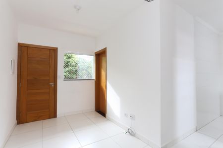 Casa de condomínio para alugar com 38m², 2 quartos e sem vaga Casa de condomínio para alugar com 38m², 2 quartos e sem vagaSala