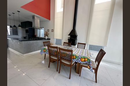 Casa de condomínio à venda com 252m², 5 quartos e 4 vagas Casa de condomínio à venda com 252m², 5 quartos e 4 vagasSala de Jantar