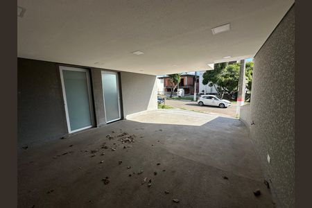 Casa de condomínio à venda com 252m², 5 quartos e 4 vagas Casa de condomínio à venda com 252m², 5 quartos e 4 vagasGaragem