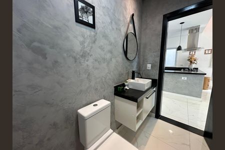 Casa de condomínio à venda com 252m², 5 quartos e 4 vagas Casa de condomínio à venda com 252m², 5 quartos e 4 vagasBanheiro social 2