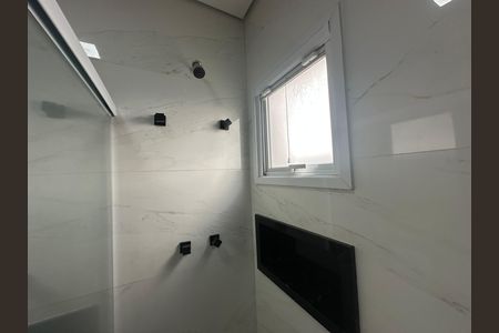 Casa de condomínio à venda com 252m², 5 quartos e 4 vagas Casa de condomínio à venda com 252m², 5 quartos e 4 vagasBanheiro social