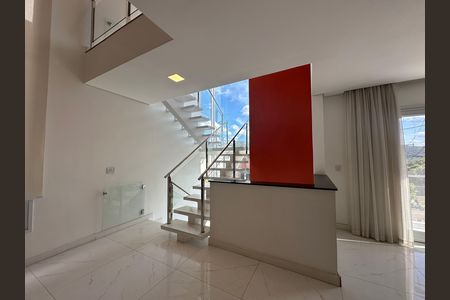 Casa de condomínio à venda com 252m², 5 quartos e 4 vagas Casa de condomínio à venda com 252m², 5 quartos e 4 vagasCorredor