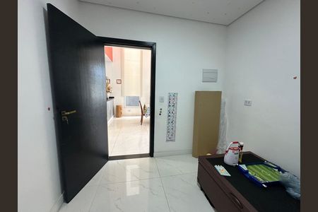 Casa de condomínio à venda com 252m², 5 quartos e 4 vagas Casa de condomínio à venda com 252m², 5 quartos e 4 vagasEscritório