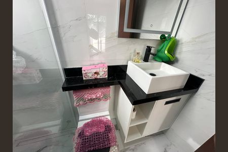Casa de condomínio à venda com 252m², 5 quartos e 4 vagas Casa de condomínio à venda com 252m², 5 quartos e 4 vagasBanheiro da Suíte 2