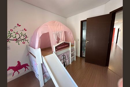 Casa de condomínio à venda com 252m², 5 quartos e 4 vagas Casa de condomínio à venda com 252m², 5 quartos e 4 vagasSuíte 2