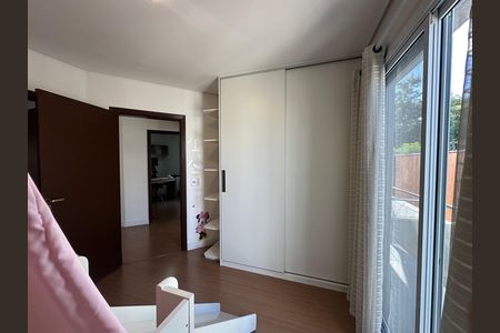 Casa de condomínio à venda com 252m², 5 quartos e 4 vagas Casa de condomínio à venda com 252m², 5 quartos e 4 vagasSuíte 2
