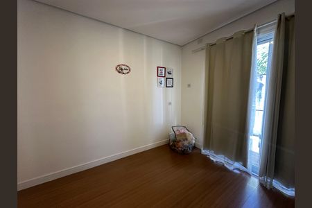 Casa de condomínio à venda com 252m², 5 quartos e 4 vagas Casa de condomínio à venda com 252m², 5 quartos e 4 vagasQuarto 2