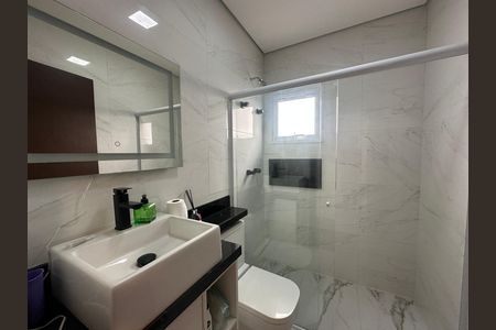Casa de condomínio à venda com 252m², 5 quartos e 4 vagas Casa de condomínio à venda com 252m², 5 quartos e 4 vagasBanheiro social