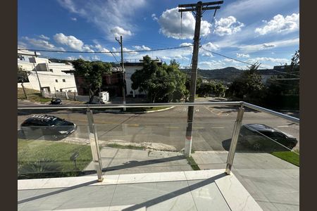 Casa de condomínio à venda com 252m², 5 quartos e 4 vagas Casa de condomínio à venda com 252m², 5 quartos e 4 vagasVaranda da Sala