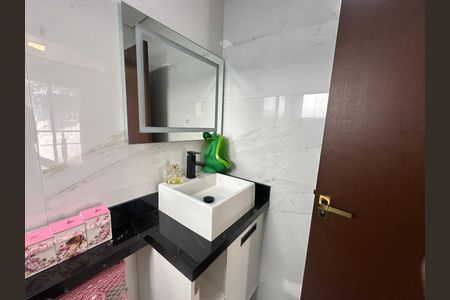 Casa de condomínio à venda com 252m², 5 quartos e 4 vagas Casa de condomínio à venda com 252m², 5 quartos e 4 vagasBanheiro da Suíte 2