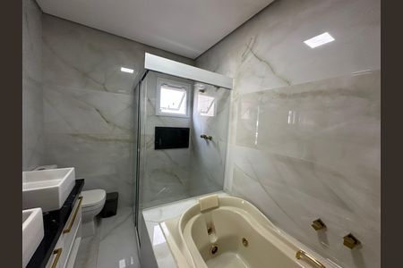 Casa de condomínio à venda com 252m², 5 quartos e 4 vagas Casa de condomínio à venda com 252m², 5 quartos e 4 vagasBanheiro da Suíte 1