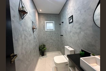 Casa de condomínio à venda com 252m², 5 quartos e 4 vagas Casa de condomínio à venda com 252m², 5 quartos e 4 vagasBanheiro social 2
