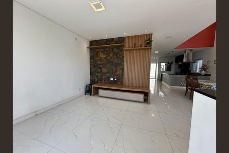 Casa de condomínio à venda com 252m², 5 quartos e 4 vagas Casa de condomínio à venda com 252m², 5 quartos e 4 vagasSala