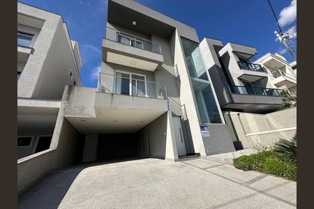 Casa de condomínio à venda com 252m², 5 quartos e 4 vagas Casa de condomínio à venda com 252m², 5 quartos e 4 vagasGaragem