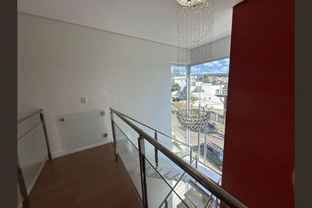 Casa de condomínio à venda com 252m², 5 quartos e 4 vagas Casa de condomínio à venda com 252m², 5 quartos e 4 vagasCorredor