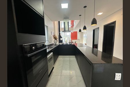 Casa de condomínio à venda com 252m², 5 quartos e 4 vagas Casa de condomínio à venda com 252m², 5 quartos e 4 vagasCozinha