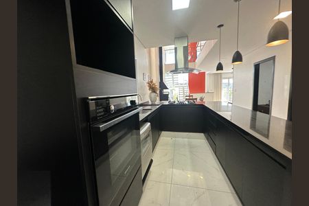 Casa de condomínio à venda com 252m², 5 quartos e 4 vagas Casa de condomínio à venda com 252m², 5 quartos e 4 vagasCozinha
