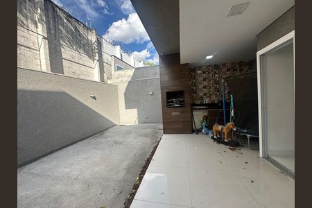 Casa de condomínio à venda com 252m², 5 quartos e 4 vagas Casa de condomínio à venda com 252m², 5 quartos e 4 vagasChurrasqueira