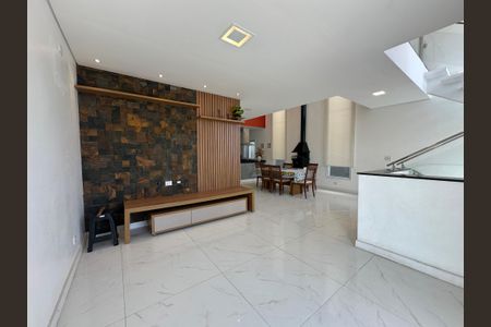 Sala de casa de condomínio à venda com 4 quartos, 252m² em Suru, Barueri