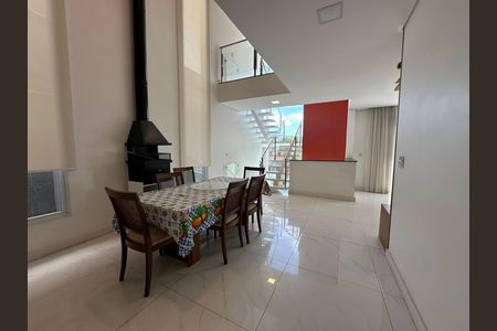 Casa de condomínio à venda com 252m², 5 quartos e 4 vagas Casa de condomínio à venda com 252m², 5 quartos e 4 vagasSala de Jantar